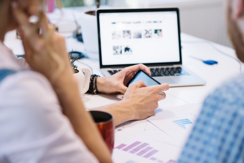 通信制限にかかってしまいデータ通信を利用している様子