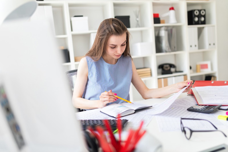 メリットを考える様子