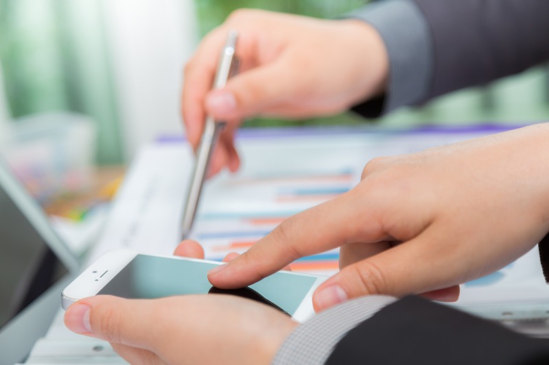 デメリットを考える様子