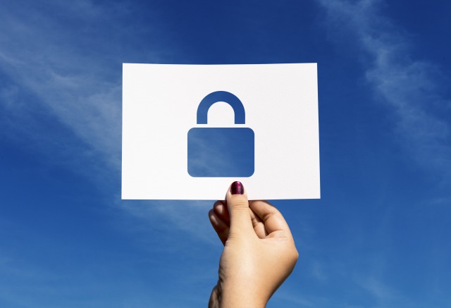 フリーWiFiの通信傍受に注意！危険性について知る