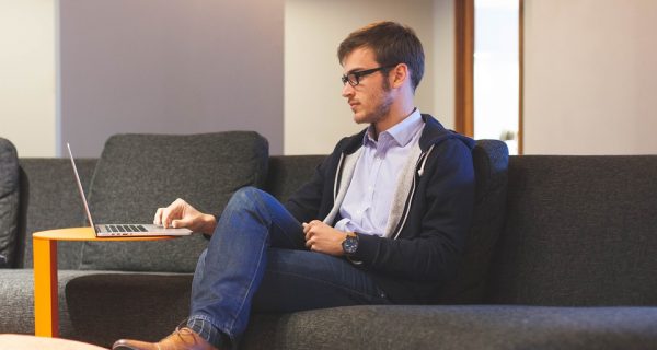 フリーランスの名刺の作り方とは？例を基本にデザインなども紹介