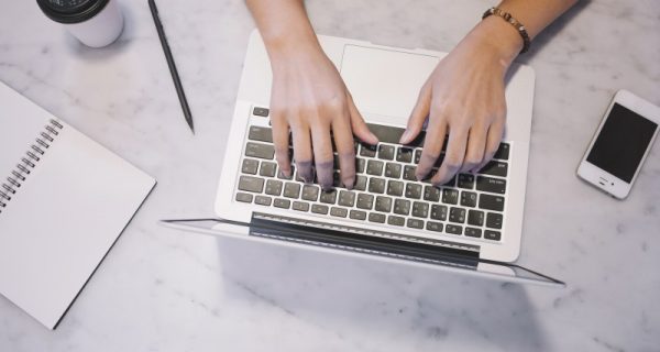 WiMAXのW05はどんな機種？評判やW06との違いは？