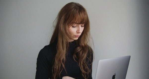 【節約】スマホ料金を来月から安くする7つの方法！全て試して半額になる？