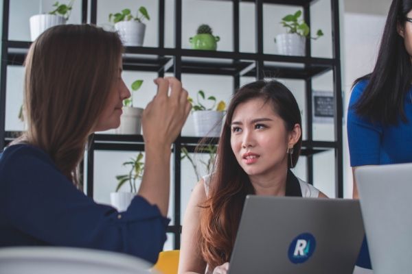 相談するフリーランス