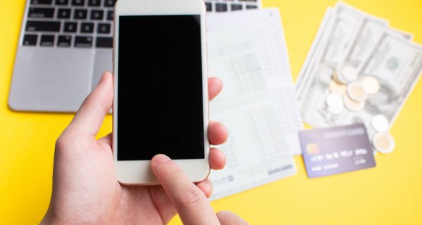 【すぐできる】遅いスマホ動作を速くする全対策法！iPhoneもAndroidもこれで解決