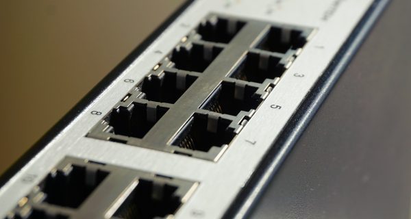 ブロードバンドとWi-Fiの違いとは？種類や選び方を解説！