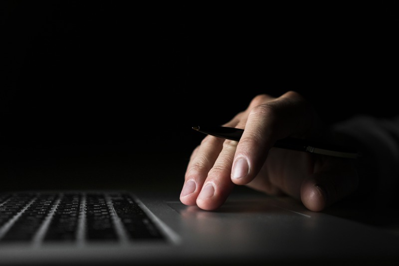 夜になるとWiFiが遅い・切れる原因と対策